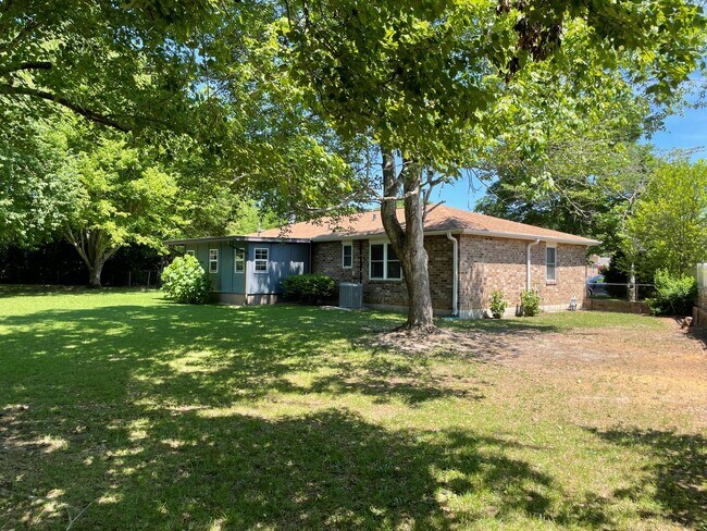 Building Photo - 118 Hollingsworth Dr
