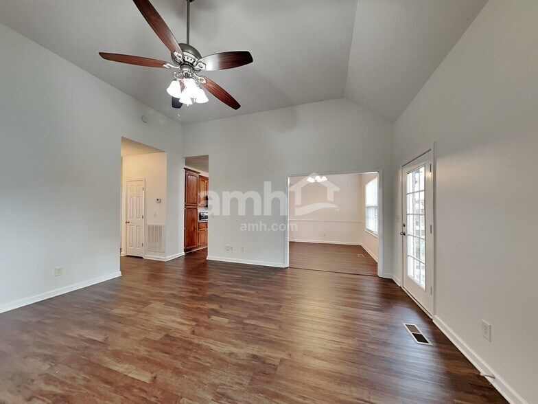 Building Photo - 177 Stanley Dr