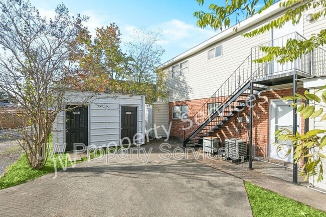 Building Photo - 2203-2203 Octavia Dr