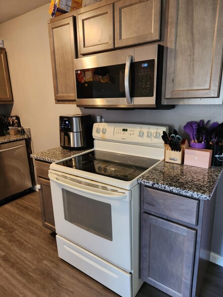 Kitchen - 2915 Parsons Ave