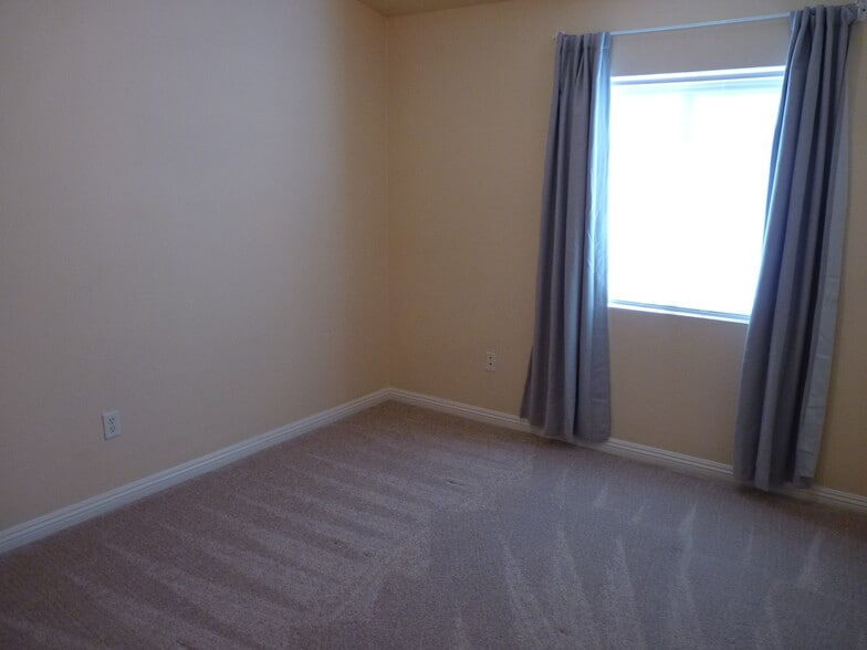 Building Photo - 81 Dow Jones St