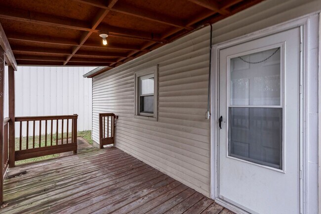 Building Photo - 4060 La Salle Ave