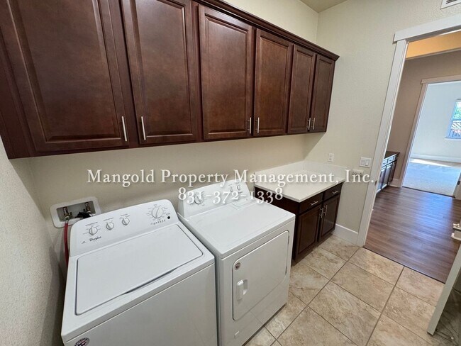 Building Photo - Stunning 3 Bed 2 Bath Home in East Garriso...