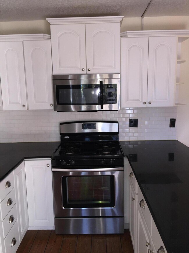 Building Photo - 2347 Waterside Dr