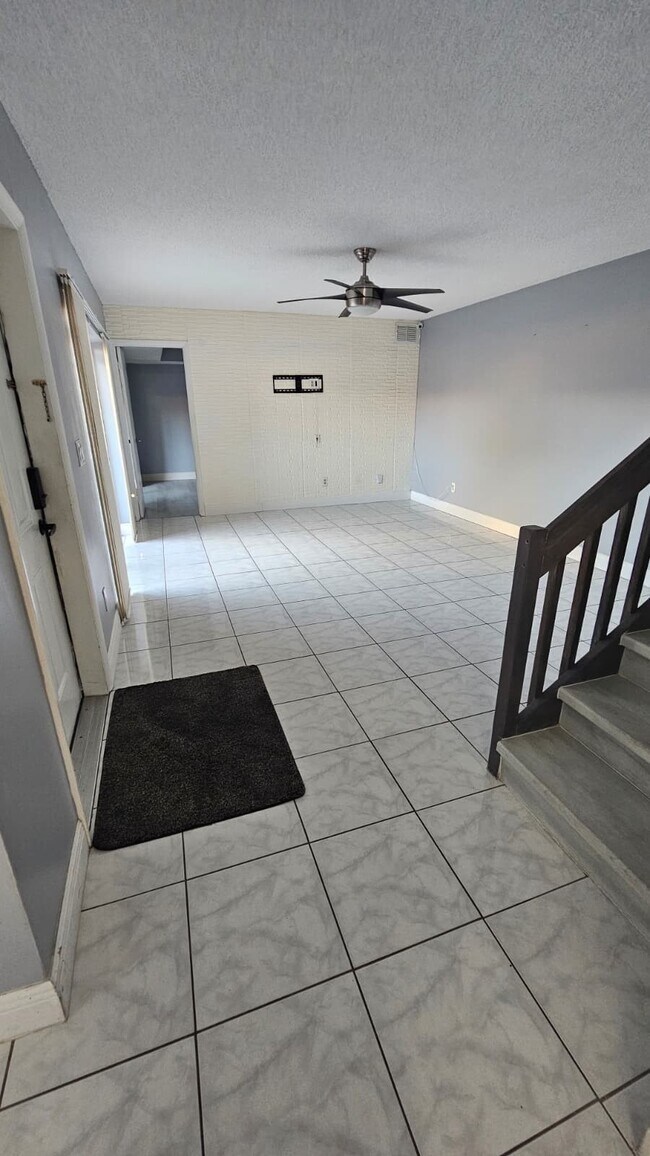 Building Photo - 11880 SW 13th Ct