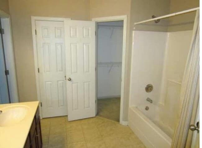 Building Photo - 1220 Misty Isle Dr