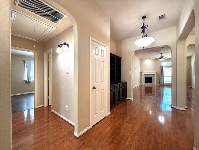 Building Photo - 19123 Center Park Dr