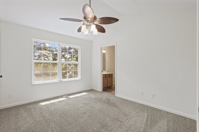 Building Photo - Knoxville 37912 - 3 bedroom, 2.5 bath all ...