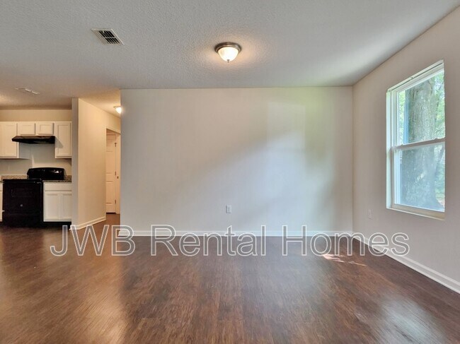 Building Photo - 471 W 59th St