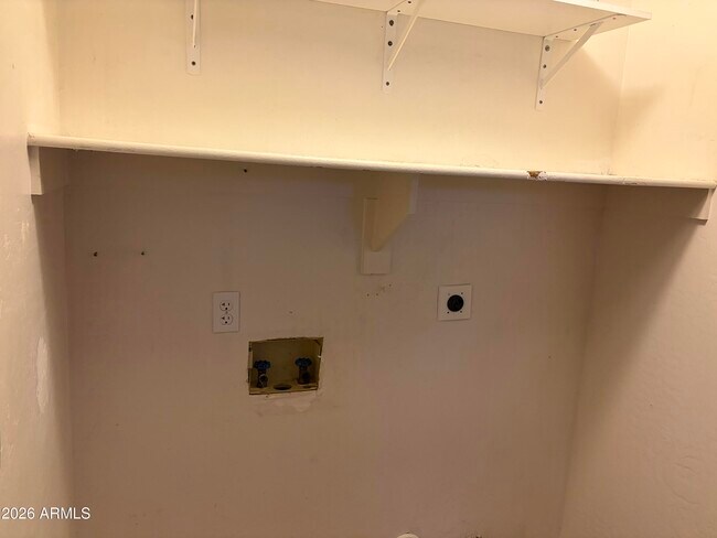 Building Photo - 222 W Caroline Ln