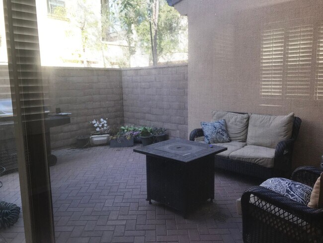 Building Photo - 2bd/2.5ba two car garage end unit condo in Orchard Hill Irvine for rent