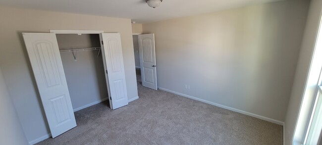 Building Photo - 559 Mitscher Wy