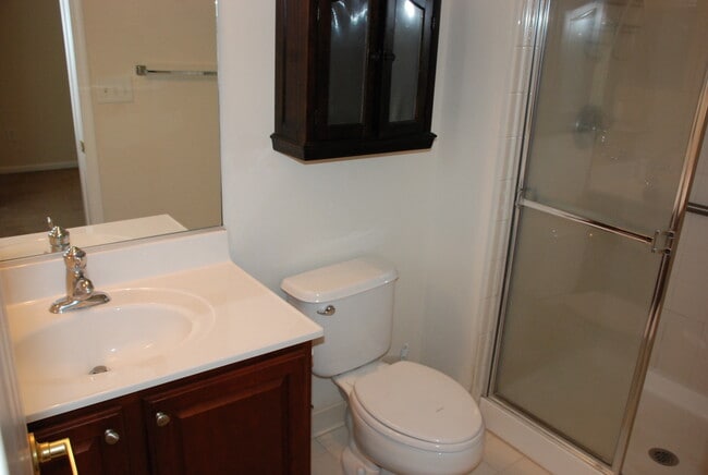 Building Photo - Well Maintained Townhome in Colonial Heritage in Williamsburg