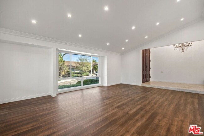 Building Photo - 16541 Park Ln Cir