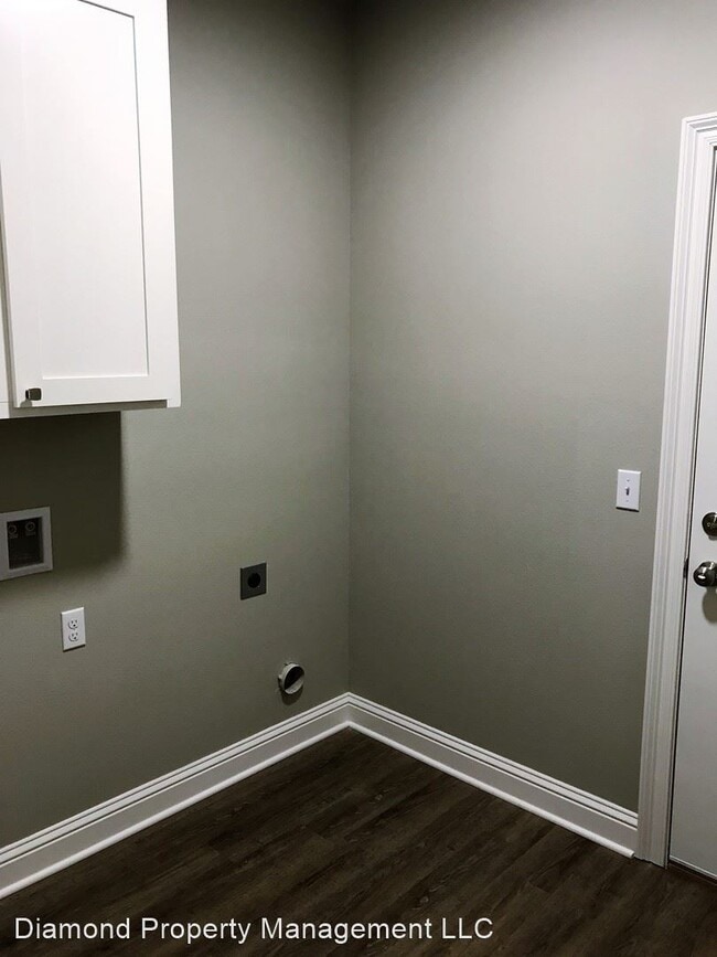 Building Photo - 3 br, 2.5 bath House - 507 Perfect Place