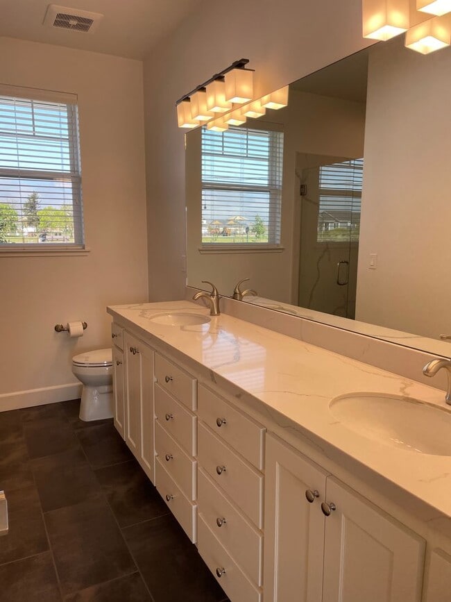 Building Photo - 3 bedroom 2 bath New Construction Coffey Park!!