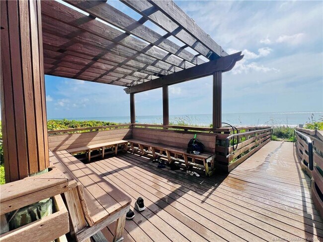 Building Photo - 4250 N Hwy A1A
