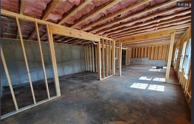 Building Photo - Charming 4 Bedroom 2.5 Bathroom with Bonus Room
