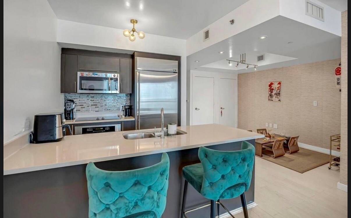 Building Photo - 500 Brickell Ave