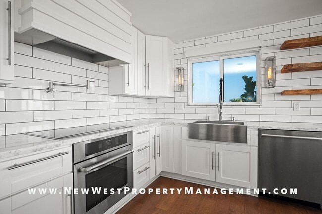 Building Photo - Exquisite Pacific Beach 4 bedroom located on a quiet cul-de-sac in the coveted Floral Terrace com...