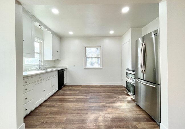 Primary Photo - Stunning 4 Bedroom House in Richfield!