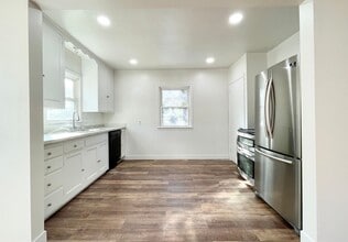 Building Photo - Stunning 4 Bedroom House in Richfield!