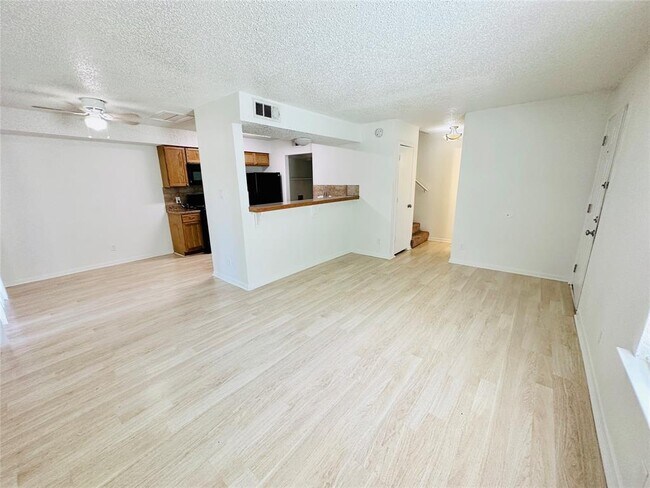 Building Photo - 1314 Southport Dr