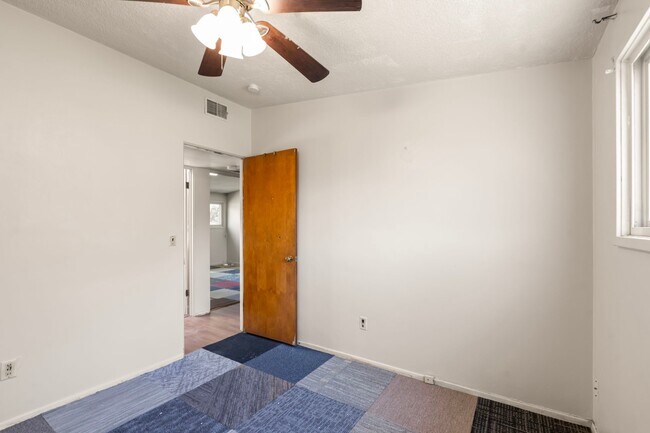 Building Photo - 6452 Evergreen Blvd