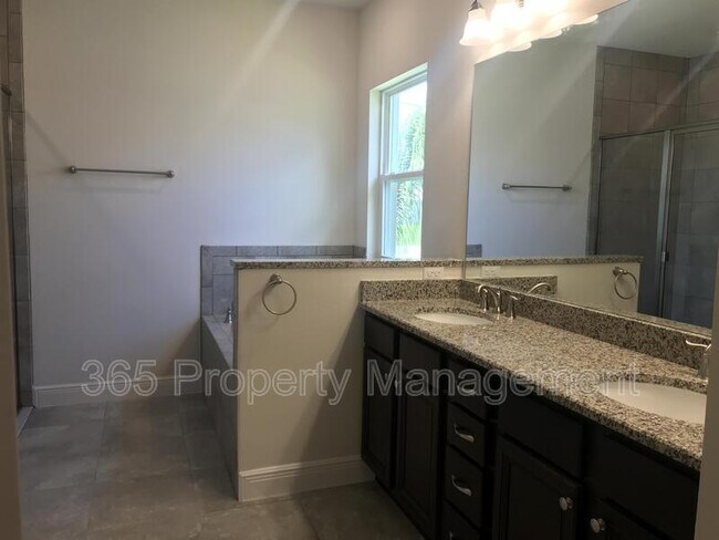 Building Photo - 3044 S Haberland Blvd