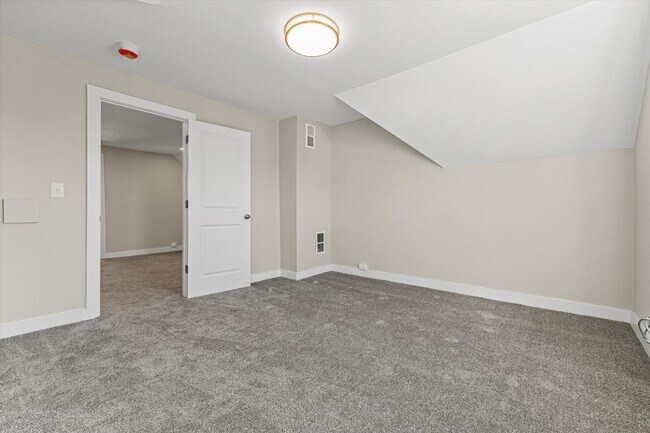 Building Photo - 378 S Mammoth Rd