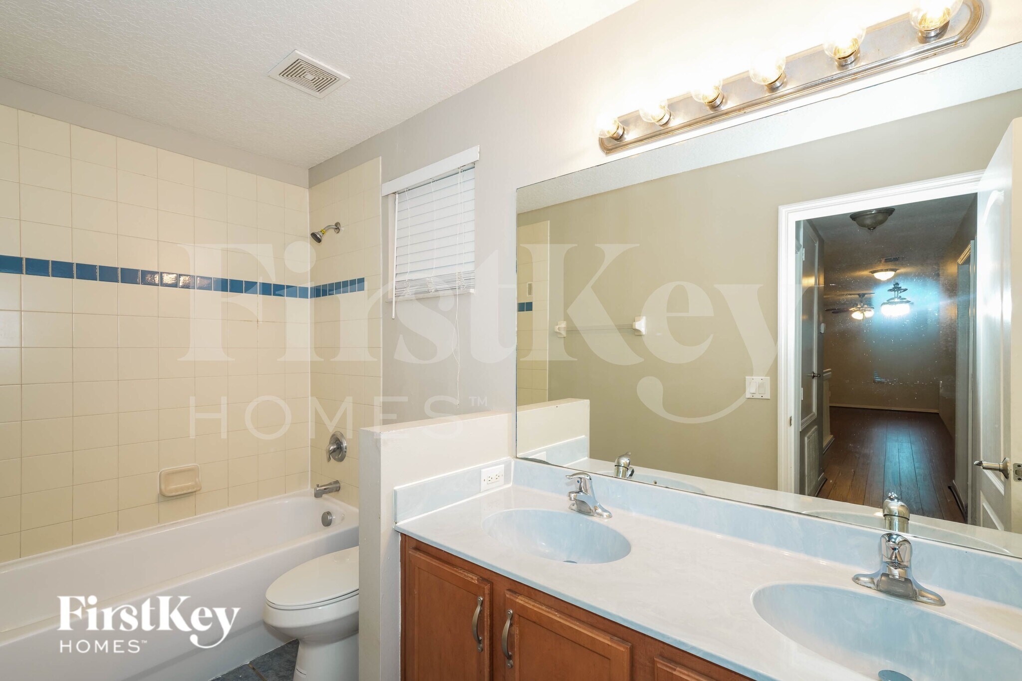 Building Photo - 20618 Whitebud Ct