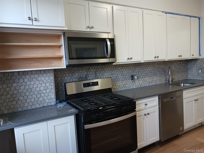 Building Photo - 81-16 Dongan Ave