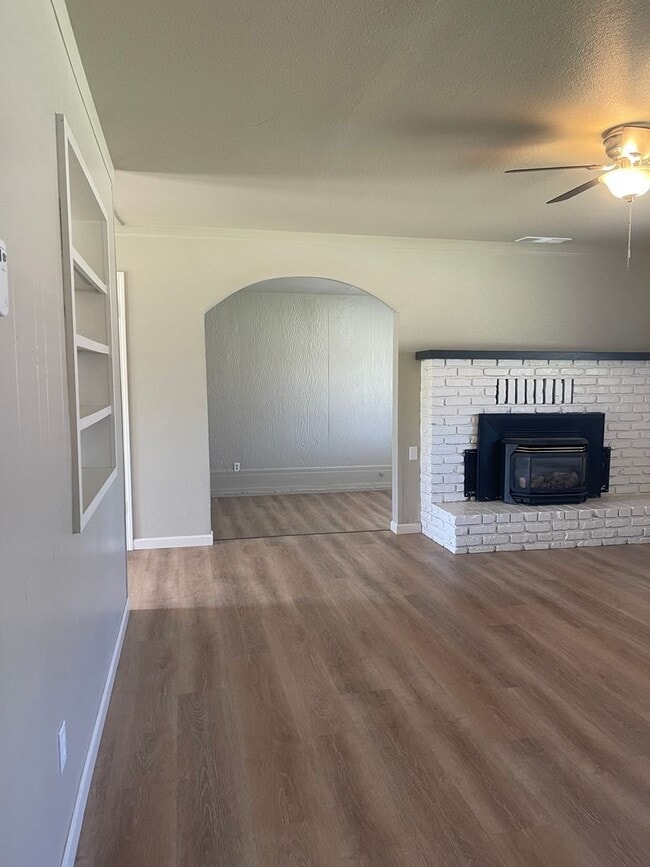 Building Photo - CUTE 3 BED 2 BATH IN COTTONWOOD, CA