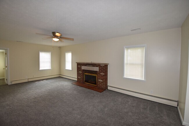 Building Photo - 3 Bedroom Home in the Country
