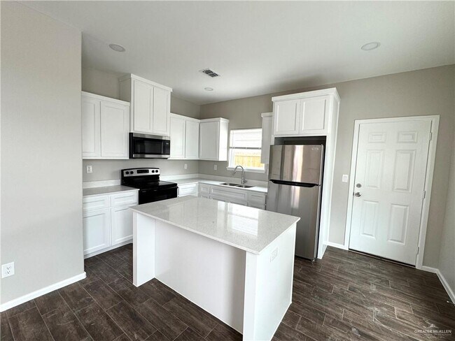 Building Photo - 1612 Canelo Dr