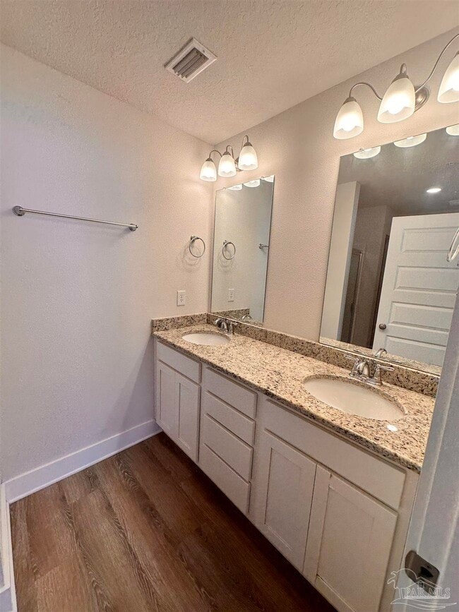 Building Photo - 1542 Iroquois Ct