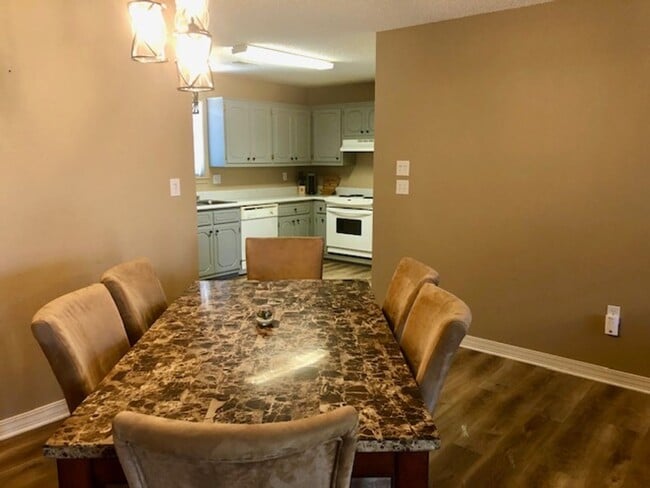 Building Photo - Beautiful Home on Autumn Cove close to Har...