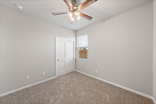 Building Photo - 517 La Parra Bend