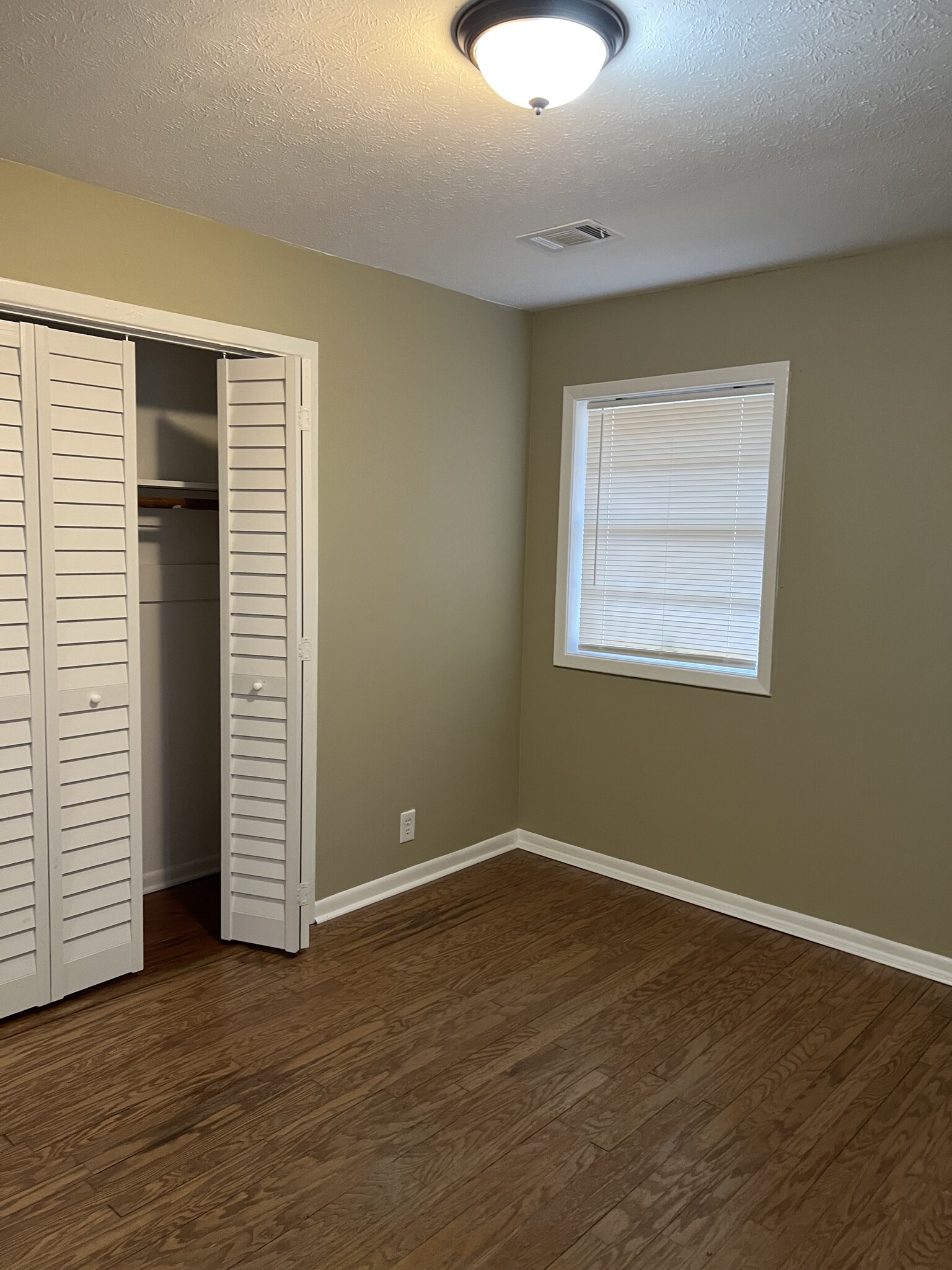 Building Photo - 2922 Skyland Dr NE