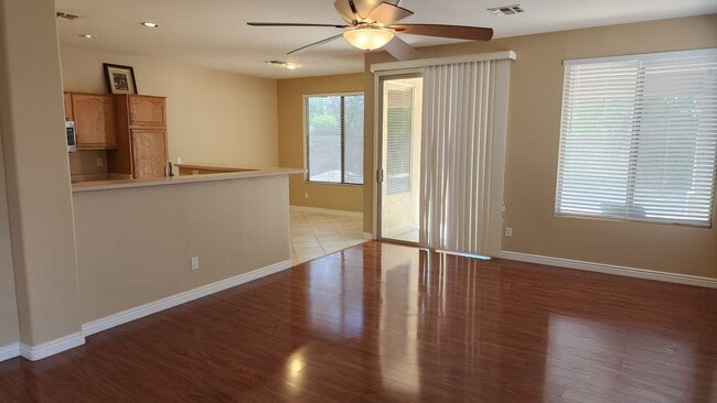 Building Photo - 3 Bedroom Home in Dobson Place Community N...