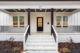 Building Photo - 607 Kenmore Ave