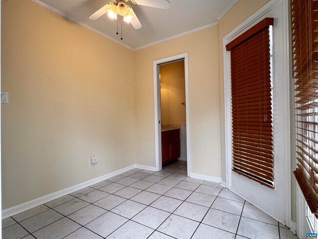 Building Photo - 4644 Briarwood Dr