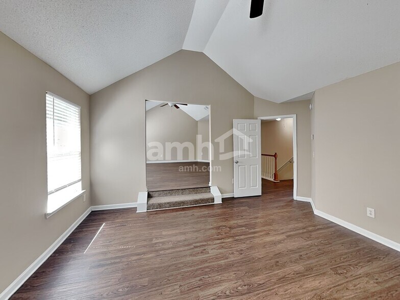 Building Photo - 682 Rock Hill Pky