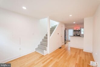 Building Photo - 2107 Clymer St
