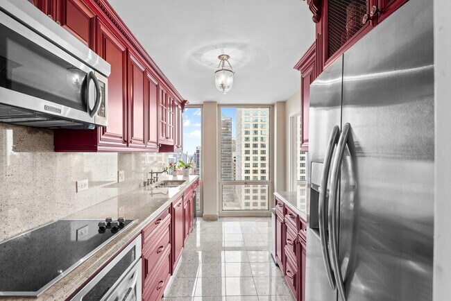 Building Photo - 111 E Chestnut St