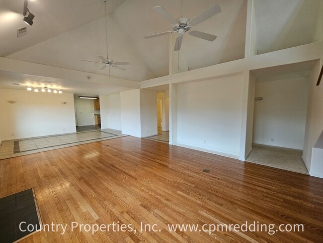 Building Photo - Price Reduced! Amazing Short-Term Housing Opportunity in a Custom 4-Bedroom House!