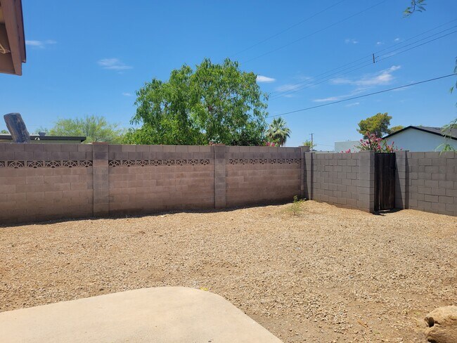 Building Photo - 8050 N 11th Pl