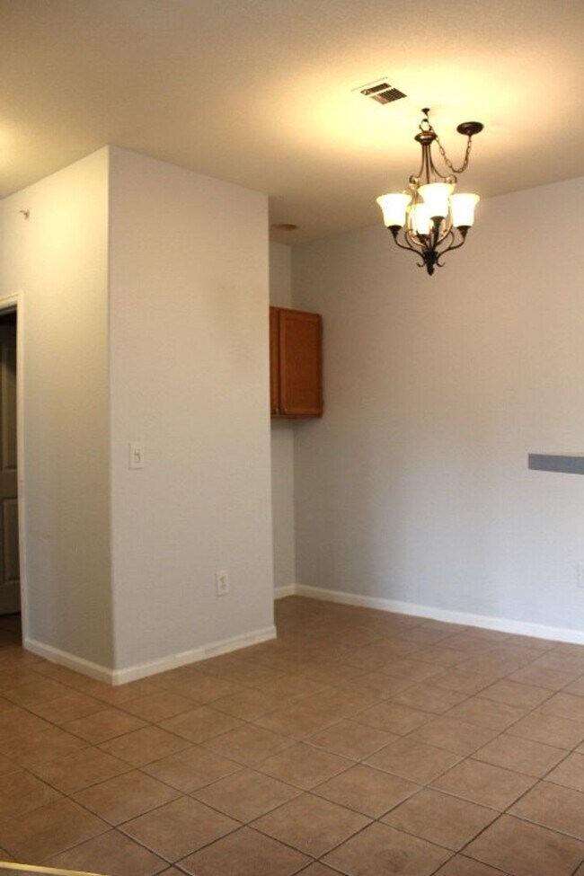 Building Photo - Deer Creek - 2nd Floor 2 bedroom/2 Bath Co...