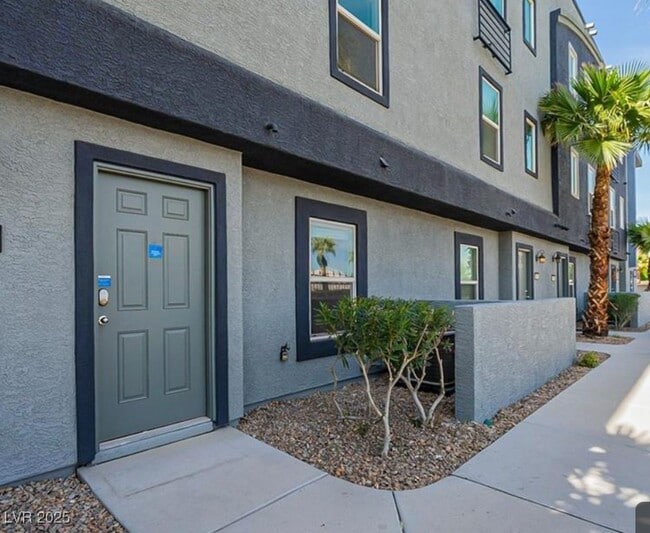 Building Photo - 9050 W Tropicana Ave