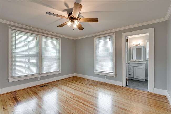 Building Photo - 3 bedroom home in Red Bank!